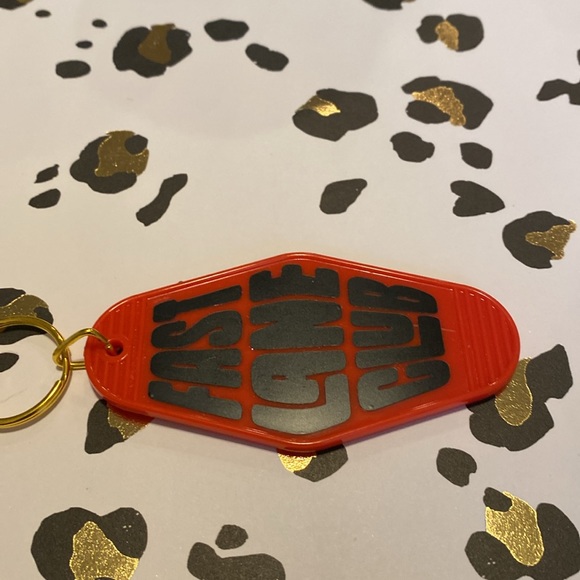 Motel Keychain - Picture 3 of 3